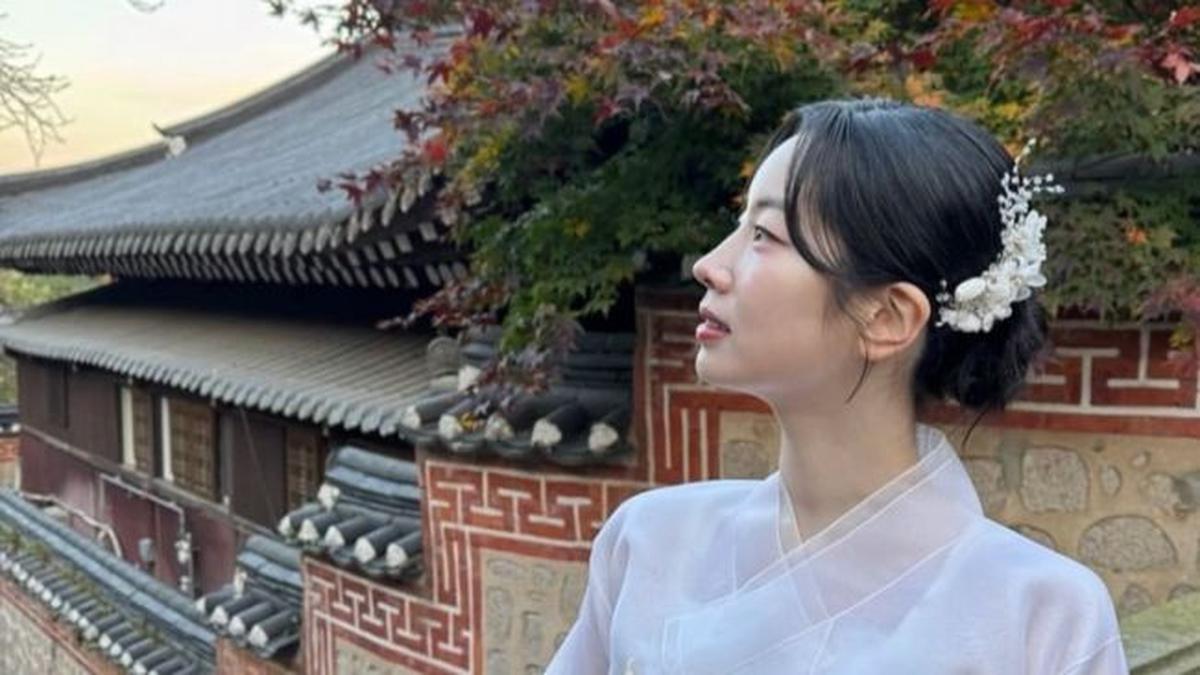 6 Potret Dahyun TWICE Tampil Menawan dengan Balutan Hanbok, Pesona Kecantikan Tiada Lawan