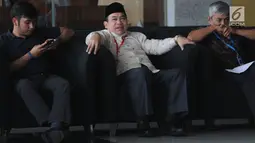Pihak pengelola pesantren, HMN Lesmana (tengah) memenuhi panggilan penyidik KPK di Jakarta, Rabu (26/6/2019). Lesmana diperiksa sebagai saksi terkait kasus dugaan penyunatan anggaran dan gratifikasi yang menyeret  mantan Bupati Bogor Rachmat Yasin. (merdeka.com/Dwi Narwoko)
