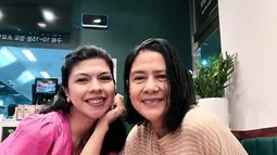 Lydia Kandou terlihat makin fresh banget dengan penampilan rambut baru yang dipotong pendek.(instagram.com @lydiakandou_)