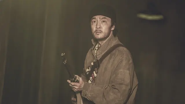 Jo Han Chul dalam drakor Gyeongseong Creature. (Foto: Netflix via Soompi)