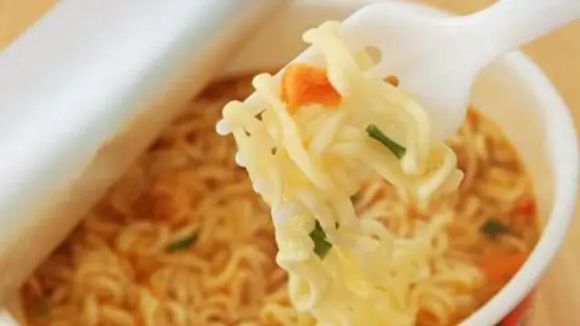 Waspada, Makan Mi Instan Kemasan Cup Ternyata Lebih Bahaya
