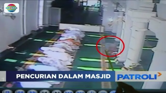 Berpura-pura salat di Masjid Agung Tuban, Jawa Timur, seorang perempuan mencuri uang dan telepon genggam.