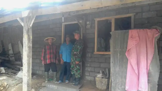 Kondisi perumahan warga Dusun Sikenong yang terisolir. (Foto: Liputan6.com/RAPI BJN/Muhamad Ridlo)