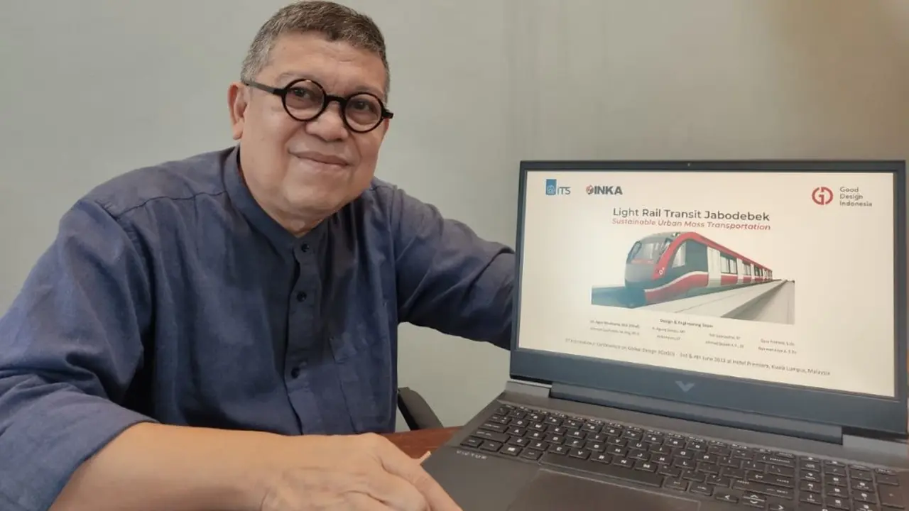 Dosen Departemen Desain Produk Industri ITS Dr Agus Windharto DEA, salah satu perancang desain eksterior dan interior LRT Jabodebek. (Foto: ITS)