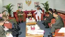 Citizen6, Jakarta: Panglima TNI Menerima Kunjungan Panglima Angkatan Bersenjata Selandia Baru (New Zealand Chief of Defence Force) Major General Rhys Jones, di Jakarta Convention Center, Rabu (23/3). (Pengirim: Badarudin Bakri Badar)