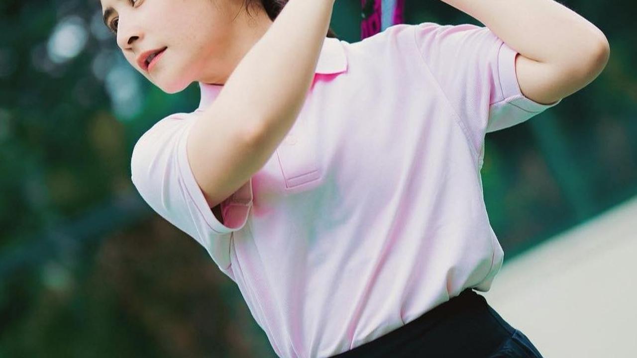 10 Potret Prilly Latuconsina saat Latihan Tenis, Tak Disangka Sosok Pelatihnya Bukan Orang Sembarangan