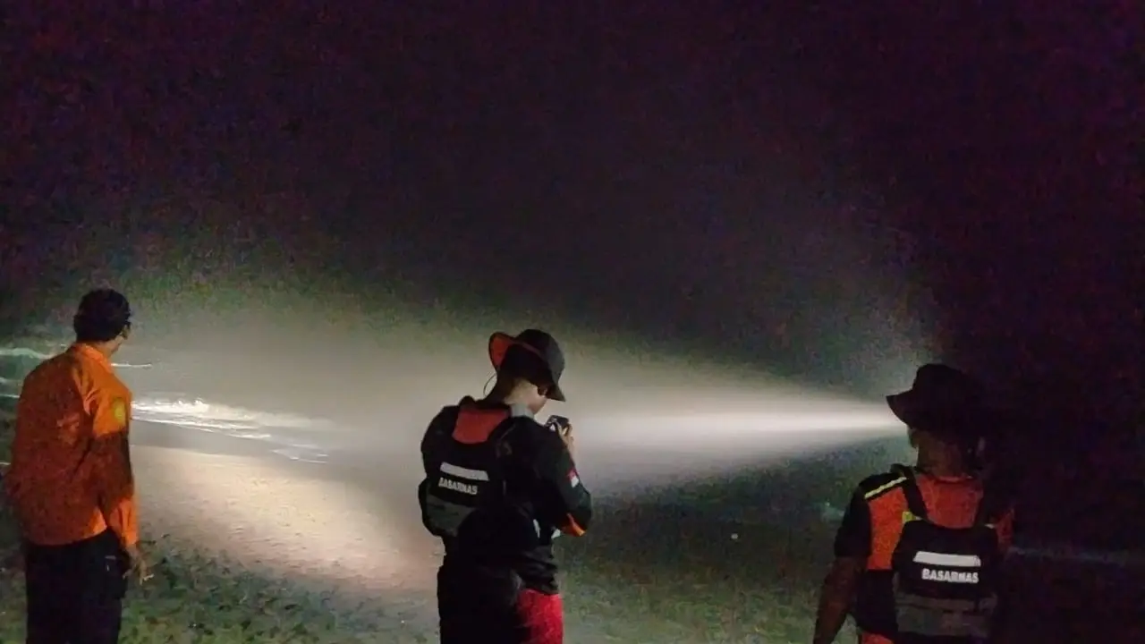 Pencarian korban tenggelam di Pantai Dewaruci, Purworejo. (Foto: Liputan6.om/Basarnas)