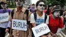 Selain melakukan long march, para buruh juga menggelar aksi teatrikal, Kamis (1/5/14). (Liputan6.com/Johan Tallo)