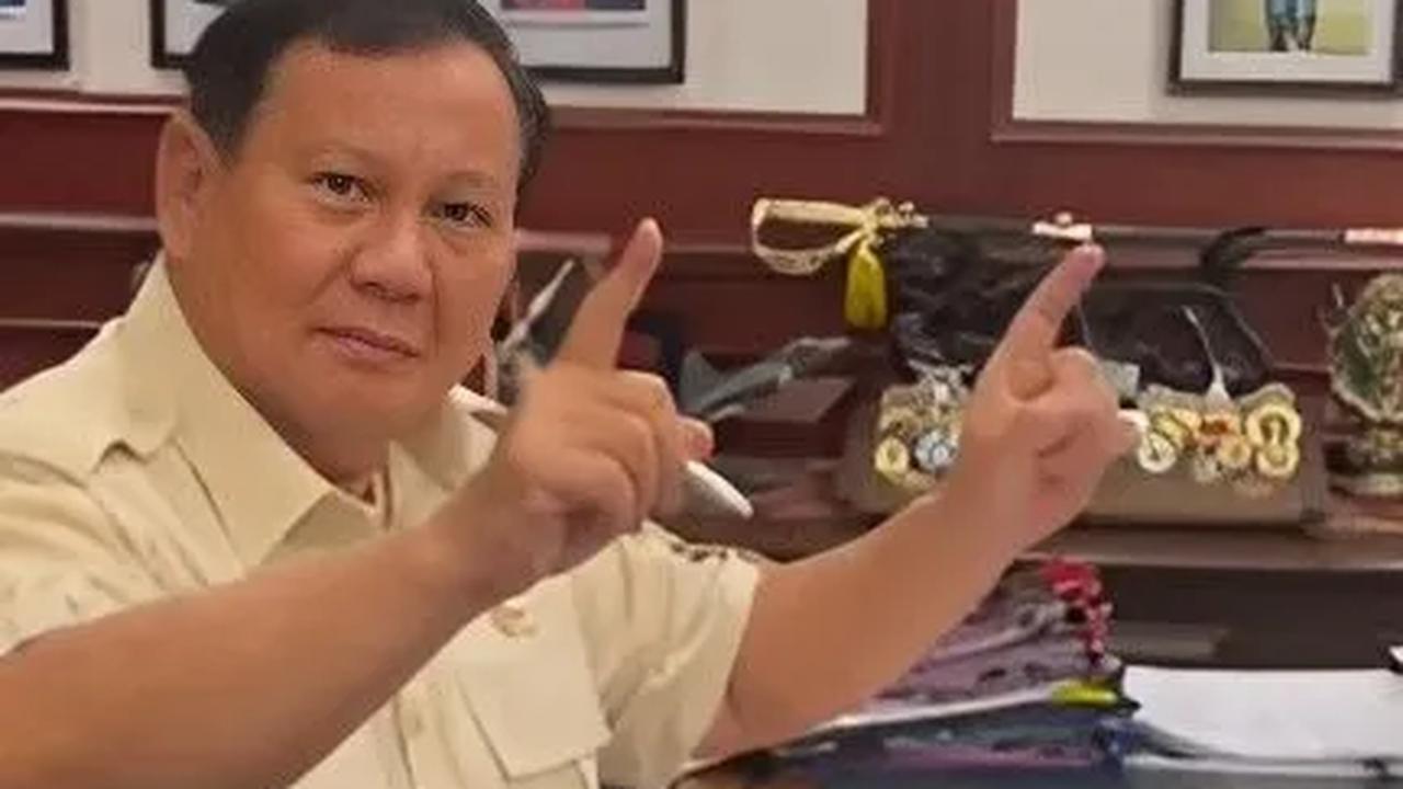 "Jadi sama saya enggak usah banyak laga kau, iya kan, pengusaha Indonesia itu banyak gayanya itu tapi selalu ingat wah utang gue ini gimana ini," gurau Prabowo.<br>