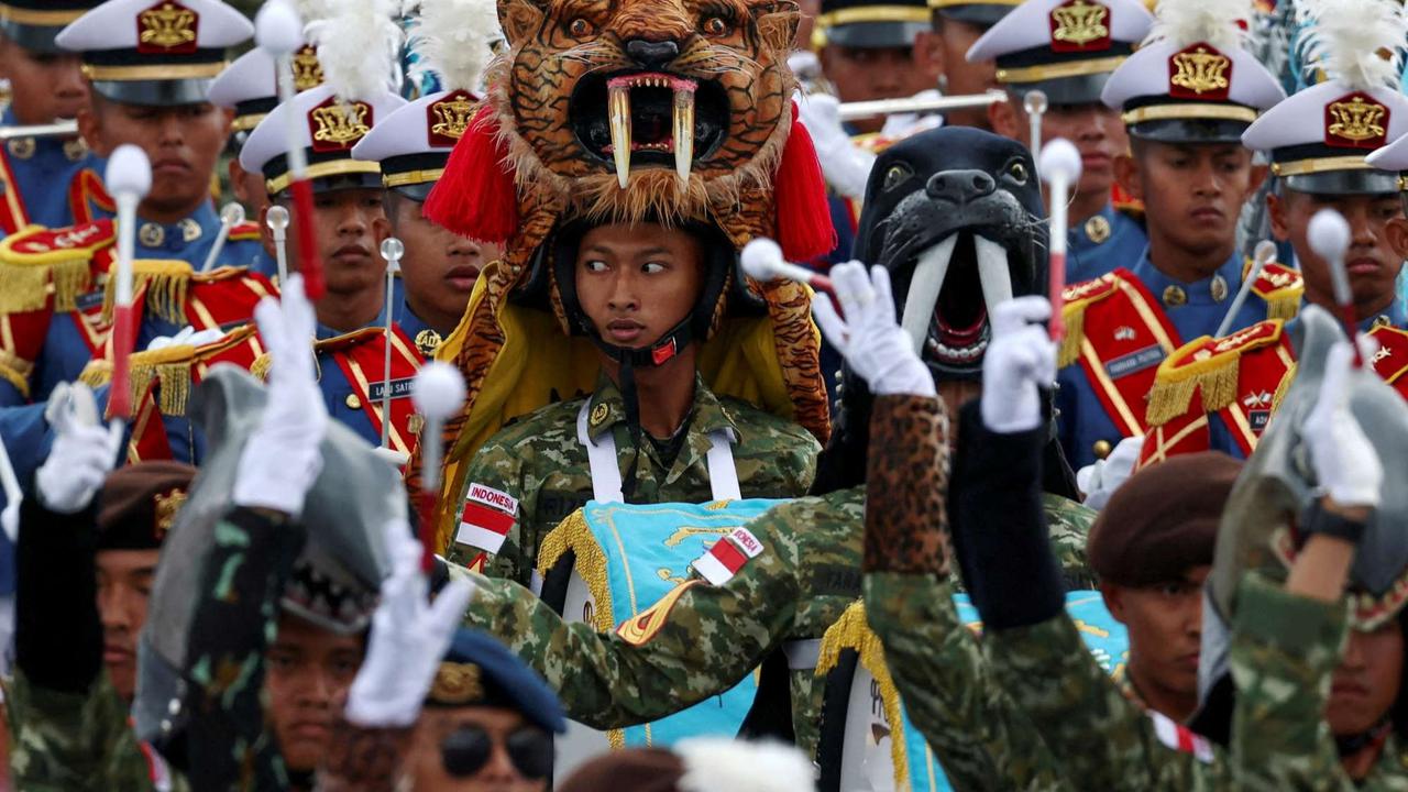 Barisan pasukan TNI-Polri tampil di parade militer Bastille Day