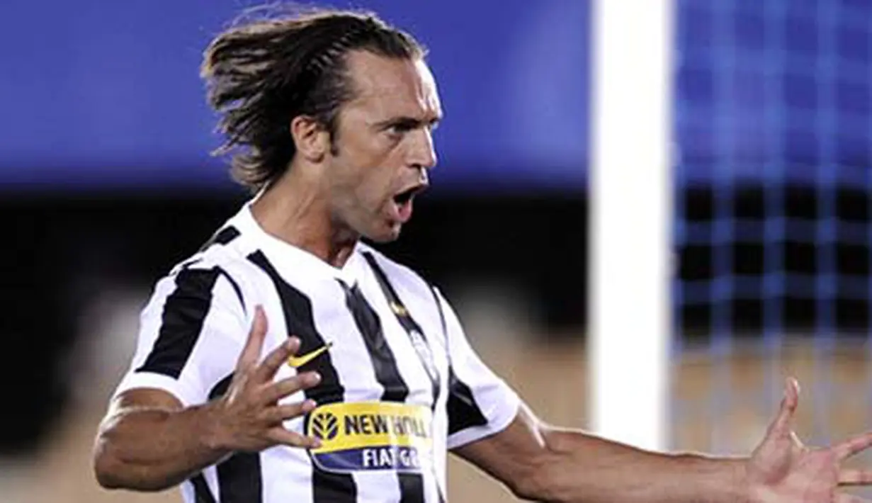 Selebrasi defender Juventus, Nicola Legrottaglie seusai mencetak gol ke gawang Seongnam di laga Peace Cup Andalusia yang digelar di Chapin Stadium, Jerez, 28 Juli 2009. AFP PHOTO / CRISTINA QUICLER 
