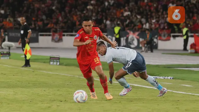 Foto: Aksi Mencuri Bola Ala Rayhan Hanan yang Berujung Gol untuk Persija