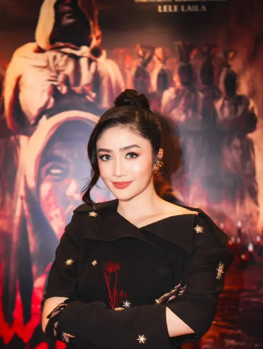 Febby Rastanty terlihat hadiri gala premiere Wanita Ahli Neraka yang dibintanginya dengan sera hitam [@armanfebryan]