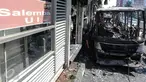 Kondisi bus Transjakarta yang terbakar di depan Halte UI Salemba, Jakarta, Jumat (7/3/2015). Bus gandeng Transjakarta koridor V Ancol - Kampung Melayu tersebut terbakar sekitar pukul 08.30 WIB dan tidak menelan korban jiwa. (Liputan6.com/Faizal Fanani)