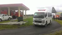 Ambulans yang membawa jenazah penumpang AirAsia QZ8501  (Liputan6.com/ Ahmad Romadoni)