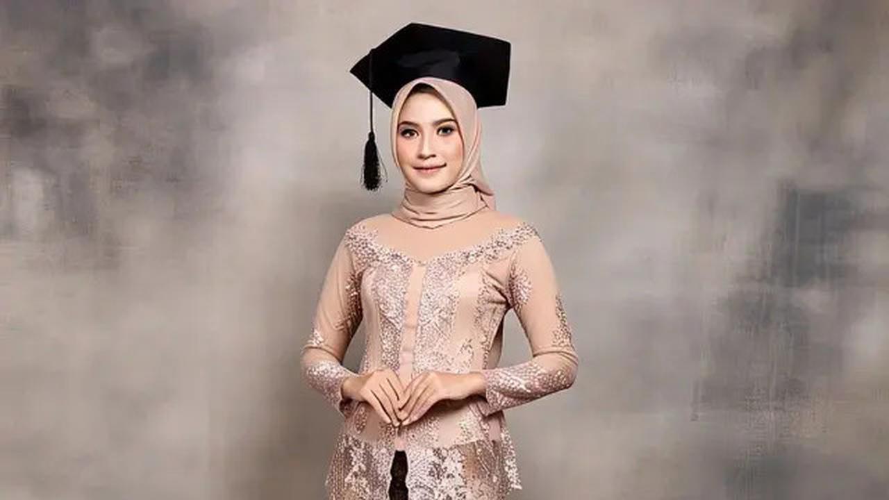 5 Model Kebaya Wisuda Warna Nude 2025, Bikin Tampilan Elegan