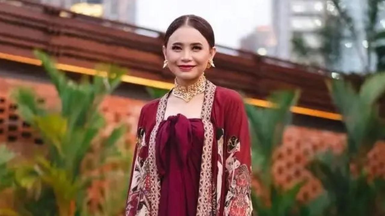 Gaya Kebaya Ala Rossa, Tampilkan Pesona Budaya Indonesia dengan Anggun