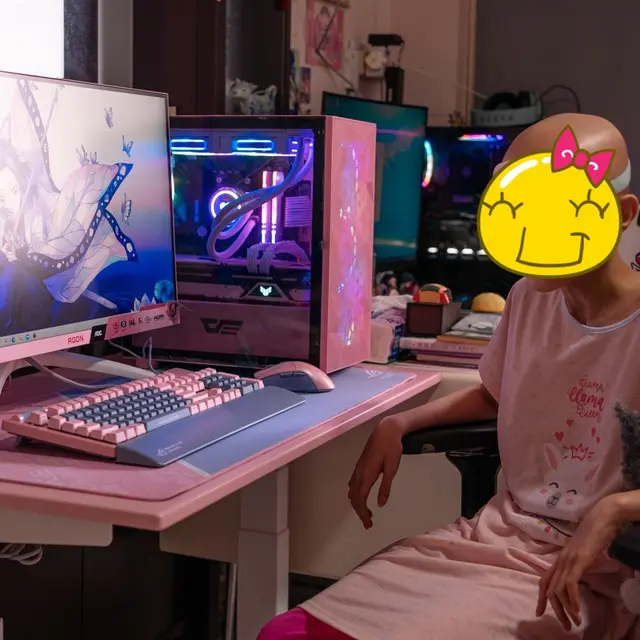 Gadis Penderita Kanker Ini Dihadiahi Paket PC Demon Slayer Pink, Ini 6 Potretnya