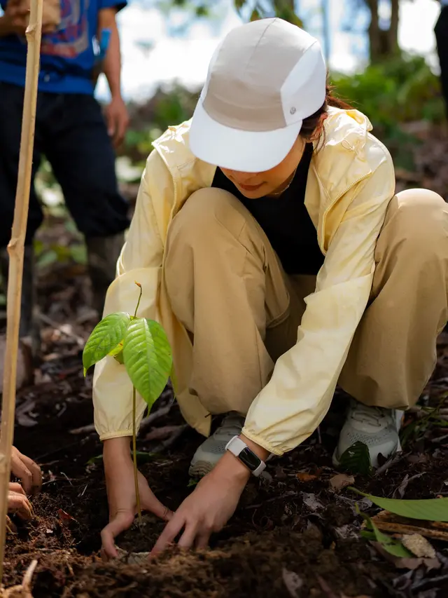 Maudy Ayunda Rilis 4 Shade Lip Butter Balm, Dukung Project Reforestasi di Kalimantan