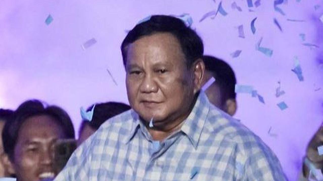 "Saya juga ingin menyampaikan terima kasih kepada anak-anak muda yang merupakan tim pendukung saya, yang merupakan tim inti kunci pendukung saya," kata Prabowo.