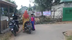 Warga Blokir Jalan SMAN 1 Labuhanratu, Protes Banyak Anak Tak Diterima SPMB