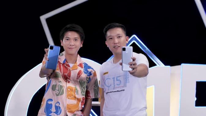 Brand Ambassador Realme Indonesia Iqbaal Ramadan dan Product Manager Realme Indonesia Felix Christian saat peluncuran Realme C15 (Foto: realme Indonesia)