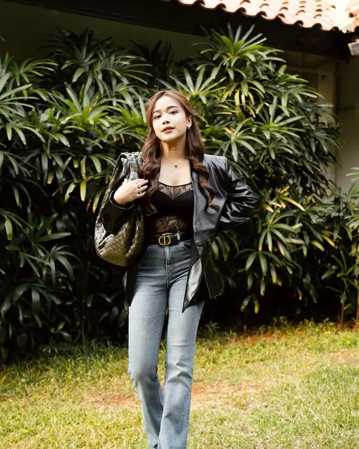 7 Pemotretan Brisia Jodie di Kompleks Perumahan, Tak Kalah Elegan