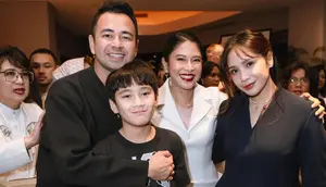 Deretan Artis Hadir di Gala Premiere Esok Tanpa Ibu, Film Terbaru Dian Sastro
