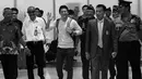 Pebalap Nasional, Rio Haryanto saat tiba di Bandara Soekarno-Hatta, Cengkareng, Tangerang, Rabu (2/11/2015). (Bola.com/Nicklas Hanoatubun)