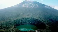 Gunung Gamalama di Ternate, Maluku Utara. (Liputan6.com/Hairil Hiar)