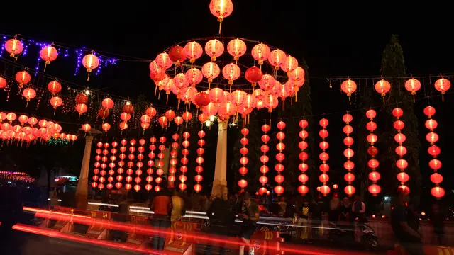 Jelang Imlek, Ribuan Lampion Percantik Tampilan Kota Solo