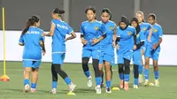 Tim Malaysia U-16 melakukan official training di Supersoccer Arena, Kudus, Jawa Tengah, Kamis (13/8/2026) petang WIB. Malaysia menjadi satu di antara delapan tim yang tampil di Srikandi Merdeka Cup 2026 yang berlansung 14-23 Agustus 2026. (Bola.com/Nirmatuloh Efendi)