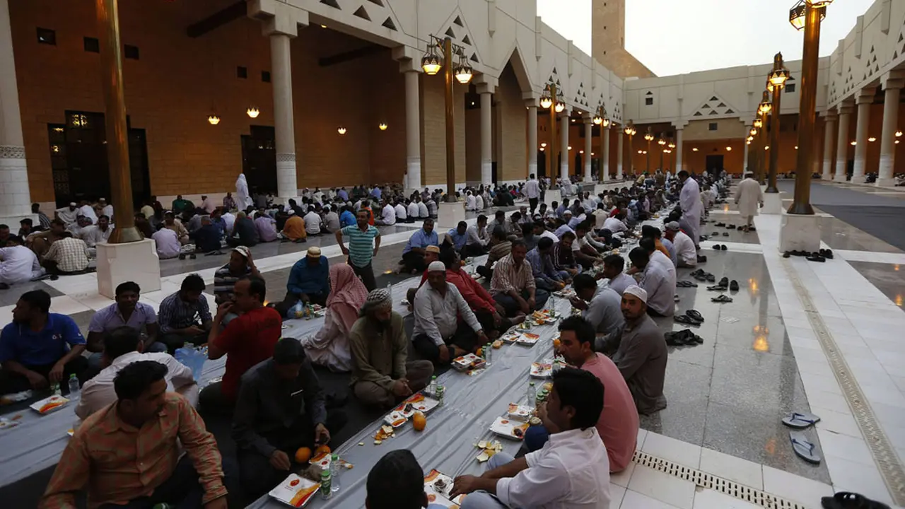Suasana Buka Puasa Bersama di Beberapa Negara