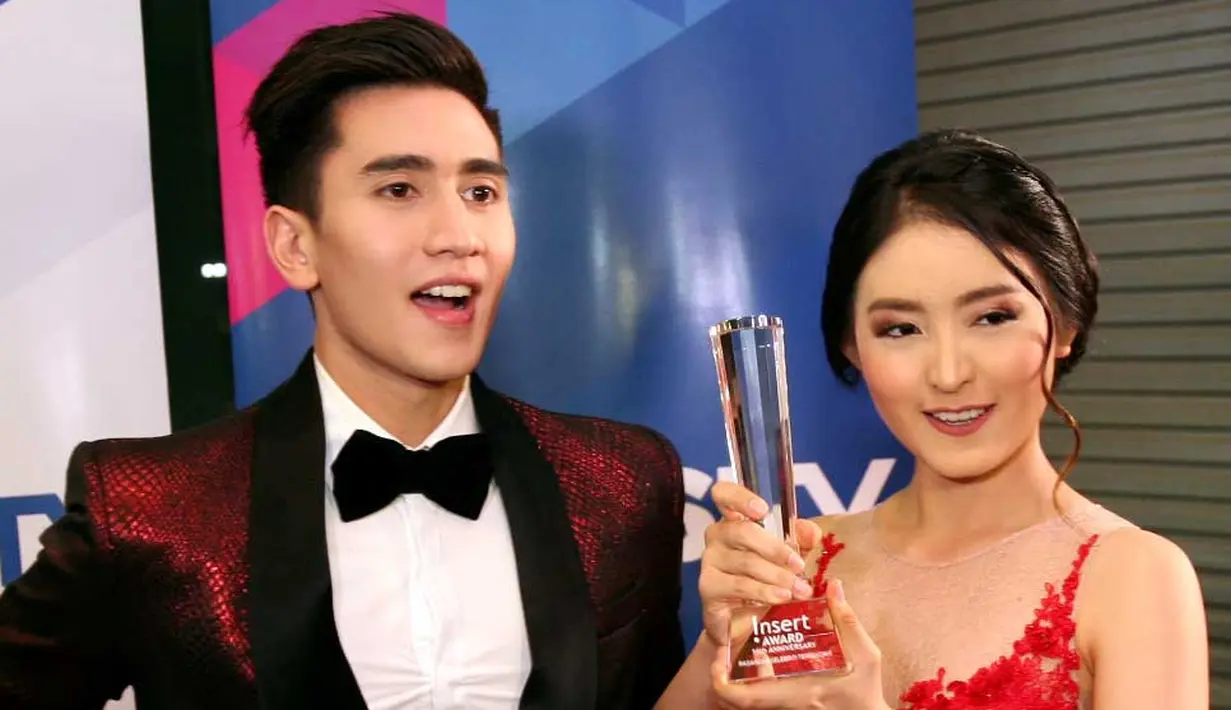 "Gimana ya kita memang dekat, kita memang bersama dari dulu. Selalu ada di saat susah dan senang," ujar Verrell Bramasta. (Nurwahyunan/Bintang.com)