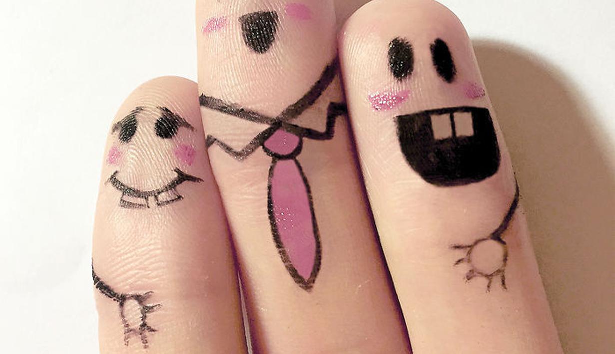 73+ Gambar Romantis Di Jari Tangan Gratis