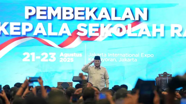 Presiden Tunjukkan Rasa Bangga, Beri Hormat ke Guru, Menteri, dan Kepala Sekolah Rakyat