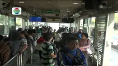 Bus Transjakarta yang semula hanya parkir di sepanjang jalur busway di Kawasan Halte Harmoni kini tak lagi terlihat.