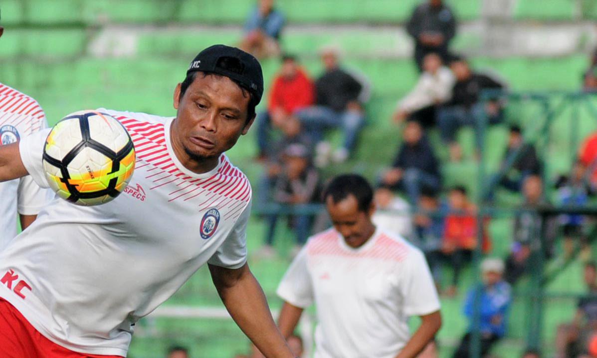 Asisten pelatih Arema, Kuncoro. (Bola.com/Iwan Setiawan)