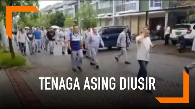 Sebuah video beredar di media sosial, saat tenaga kerja asing dari Tiongkok diusir oleh warga.