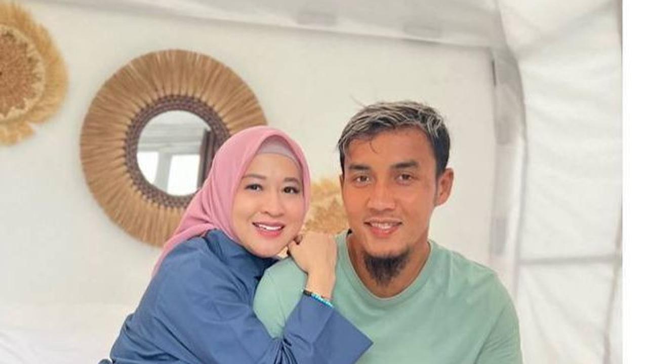 Pernah Mengajukan Talak Tanpa Alasan, Intip Foto Keharmonisan Okie Agustina dan Suaminya Selama 11 Tahun