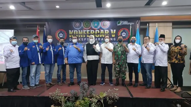 Presiden Konfederasi Serikat Pekerja Seluruh Indonesia (KSPSI) Andi Gani Nena Wea menghadiri Konferensi Cabang (Konfercab) DPC KSPSI Kabupaten Karawang, Jawa Bara