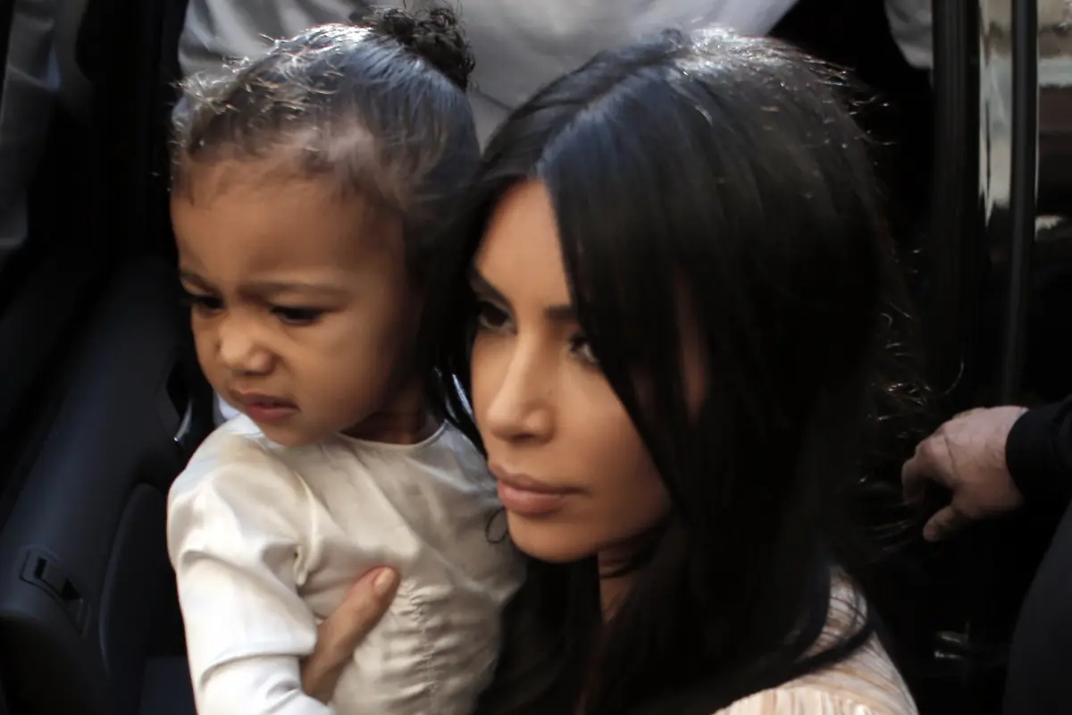[Bintang] Kim Kardashian dan North West