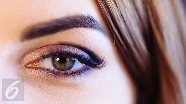 Cara mudah gunakan eyeliner sehari-hari