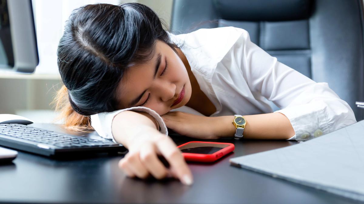 Merasa Hampa Padahal Sudah Istirahat? Mungkin Kamu Bukan Malas tapi Sedang Burnout