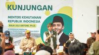 Menteri Kehutanan (Menhut) Raja Juli Antoni melakukan peninjauan ke persemaian Mandalika, Nusa Tenggara Barat (NTB). (Tim News).
