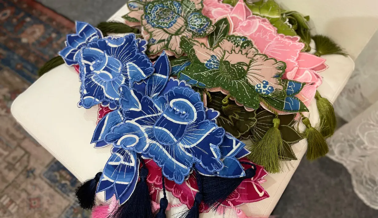 Parade Wastra Nusantara 2025,  berlangsung pada tanggal 8-10 Agustus 2025 di Kota Kasablanka, Jakarta.  Parade Wastra Nusantara 2025 hadir berkat dukungan sponsor dari PT Pertamina Persero, Bank BRI, Permodalan Nasional Madani, Pemerintah Provinsi Kalimantan Selatan melalui Dinas Komunikasi dan Informatika, Pemkot Tarakan, PT Kereta Api Indonesia (Persero). [Dok/FIMELA/Hilda Irach].