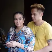 Ajun Perwira beri kejutan untuk Jennifer Jill (Sumber: Youtube/JENJUN FAMILY)