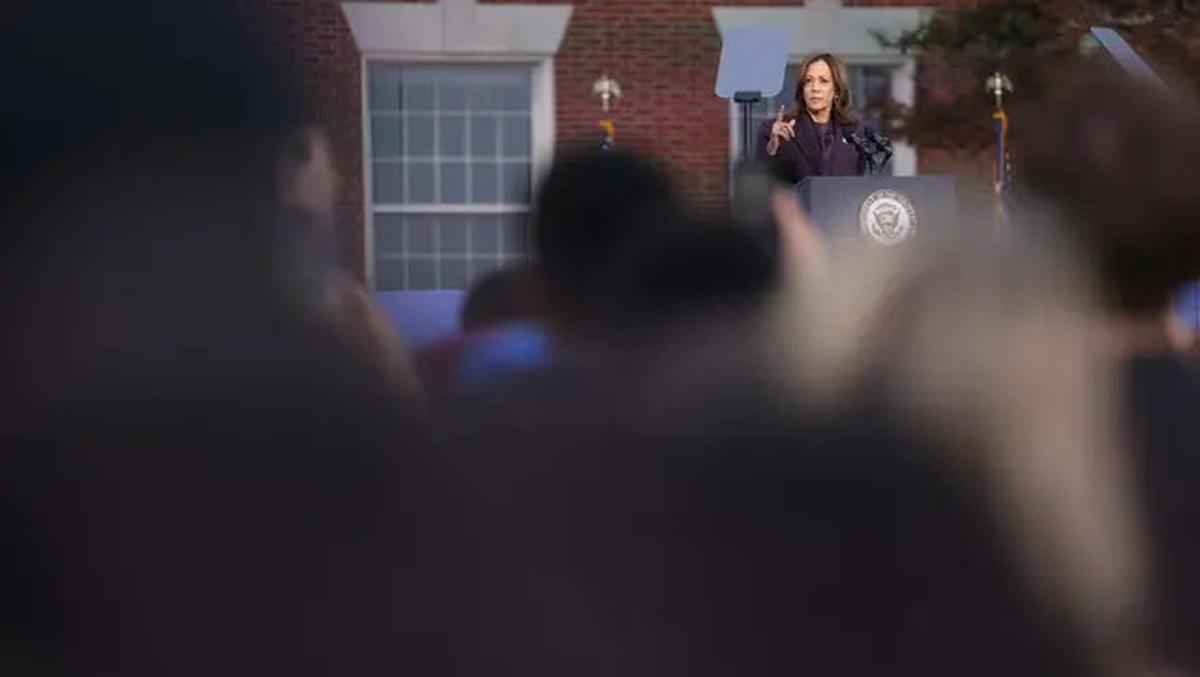 Tampil Perdana Usai Pilpres AS 2024, Kamala Harris Akui Kemenangan Donald Trump