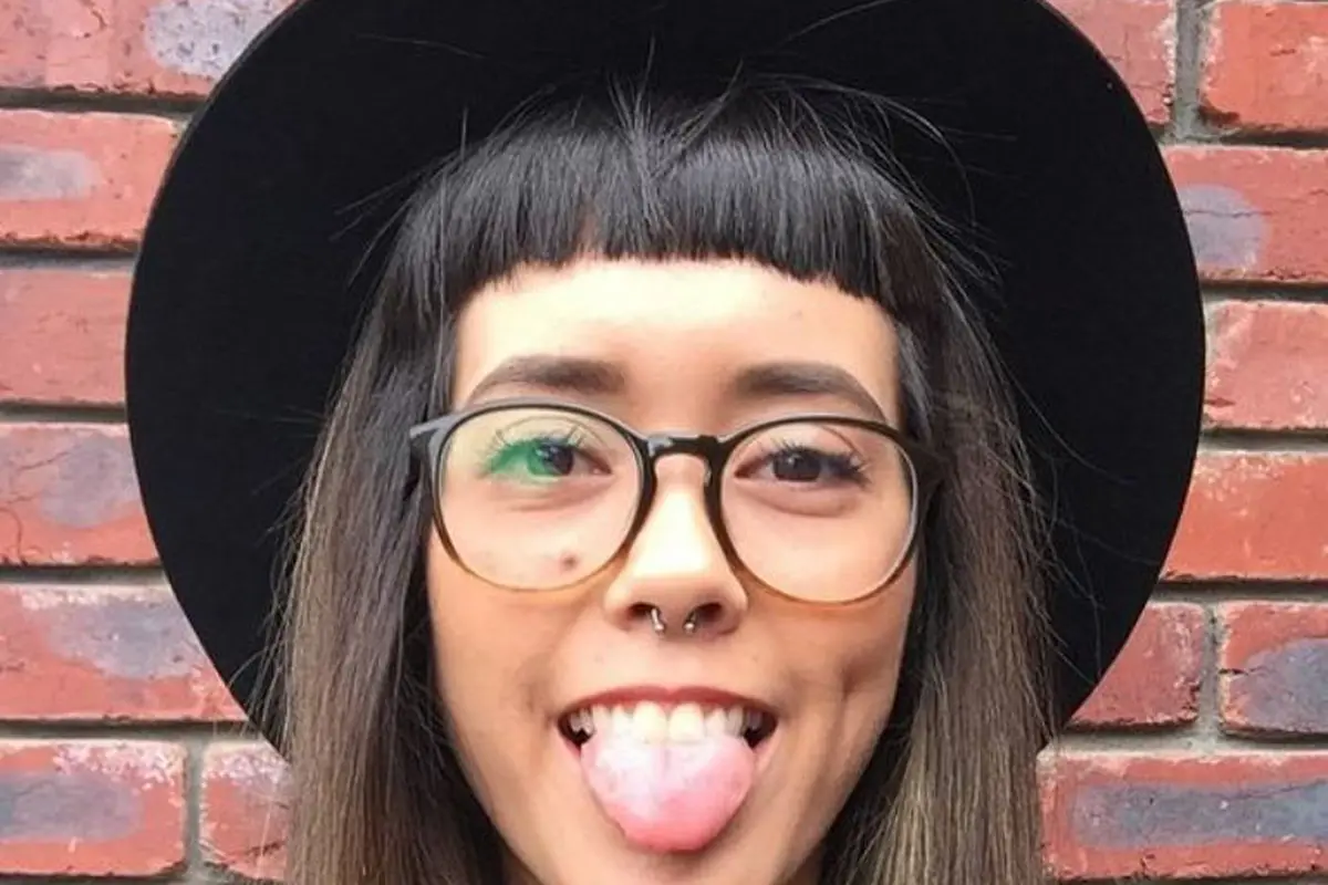 25 Cewek Ini Bikin Kamu Pengin Langsung Potong Poni