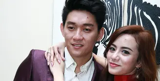 Empat tahun menjalin kasih, pasangan kekasih Ifan Seventeen dan Dylan Sahara siap melepas masa lajangnya pada Oktober 2016 mendatang. (Deki Prayoga/Bintang.com)